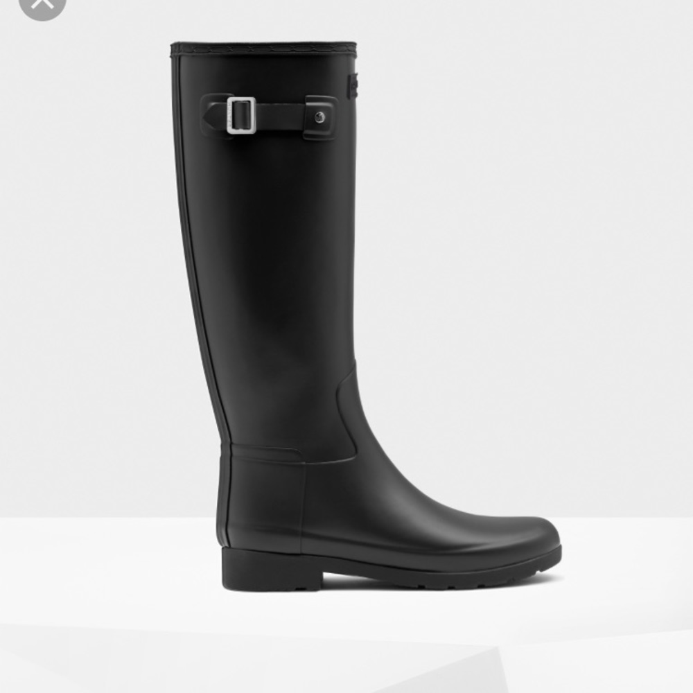 Matte black hunter rainboots